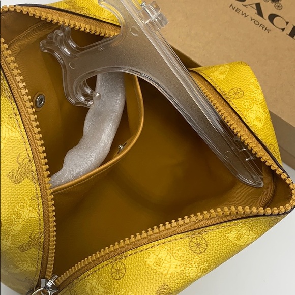 BOXY COSMETIC CASE WITH HORSE AND CARRIAGE PRINT - Picture 16 of 16